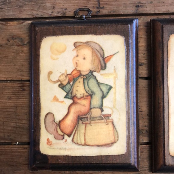Vintage Hummel "Merry Wanderer" & "Girl w/ a basket" wall hangings - Picture 3 of 9